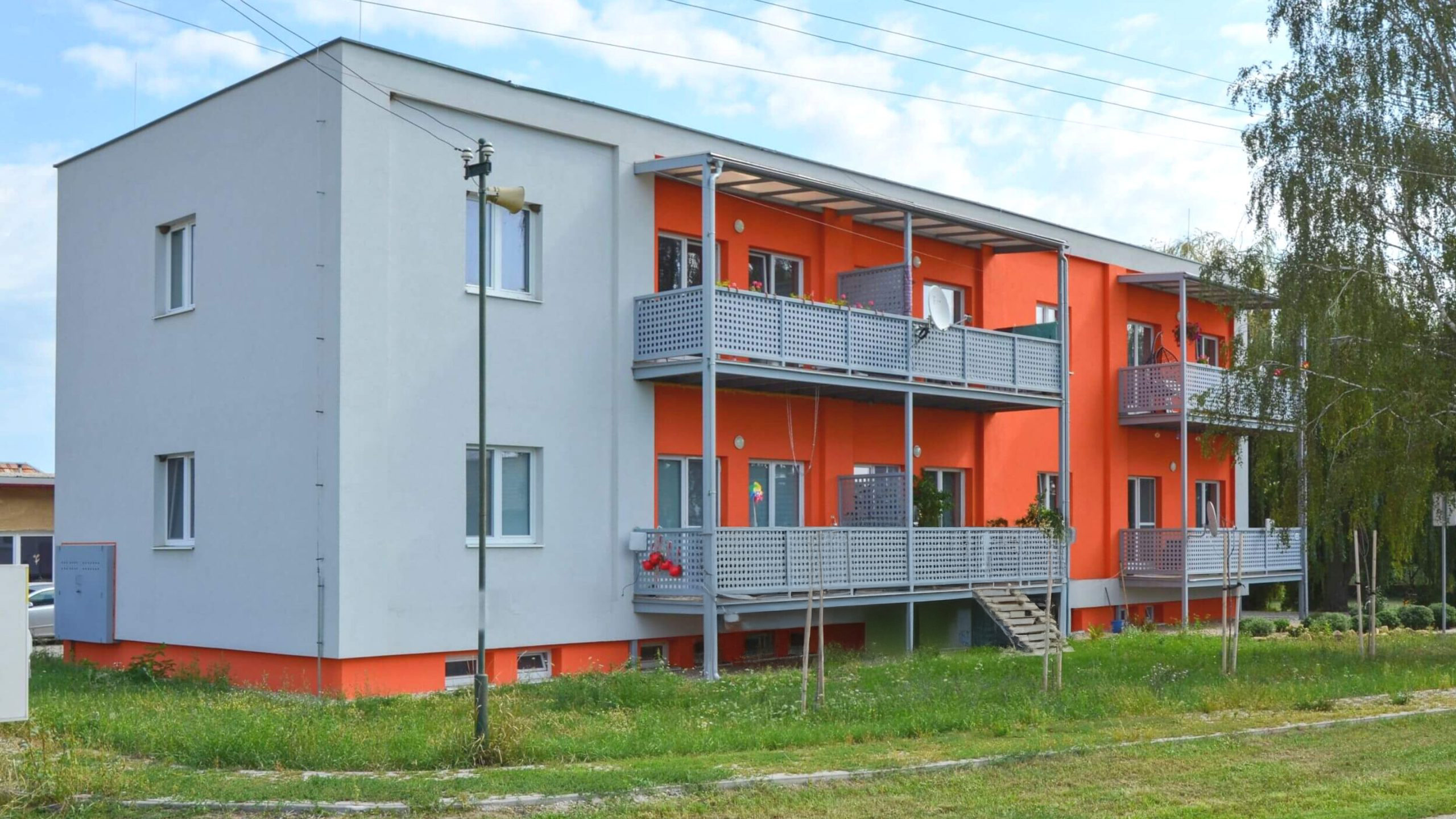 Zabehnutá investičná nehnuteľnosť – bytový dom s prenajatými bytmi v obci Kuraľany