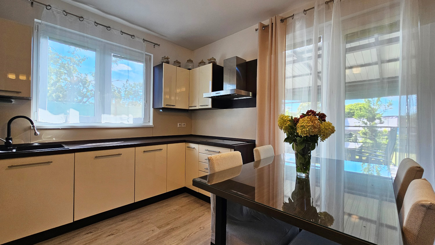 Útulný rodinný dom s upravenou záhradou: 4-izbový bungalov, predaj, Beluša pri Púchove, Cena: 329.000€