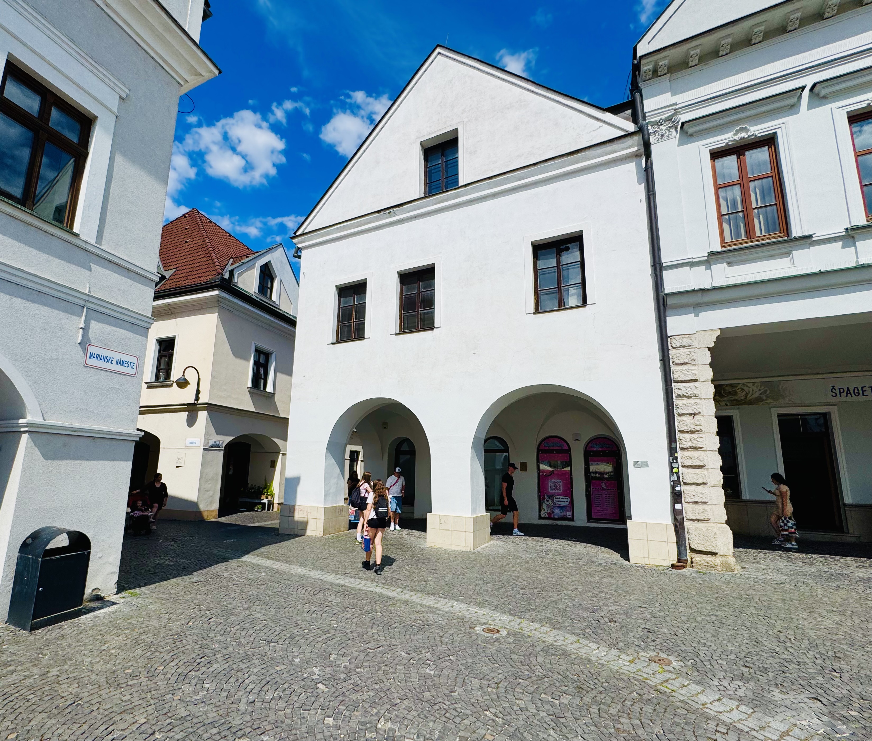 Prenájom obchodných priestorov 38 m² v atraktívnej lokalite centra Žiliny - Mariánske námestie