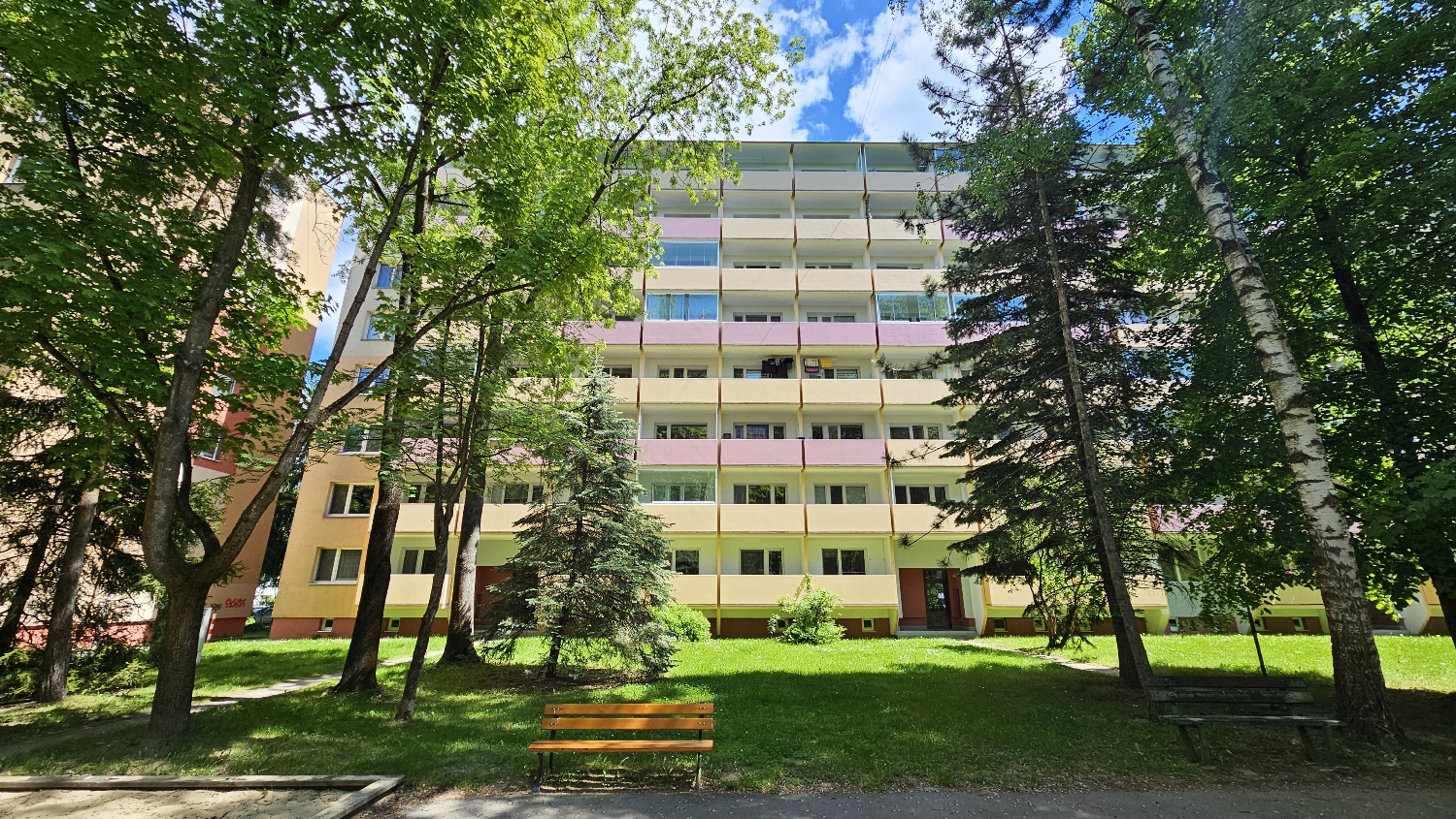 REZERVÁCIA - Nové bývanie v krásnej lokalite, 4-izbový byt po čerstvej kompletnej rekonštrukcii, balkón a loggia, predaj, Žilina Hliny, Cena 260.000 EUR