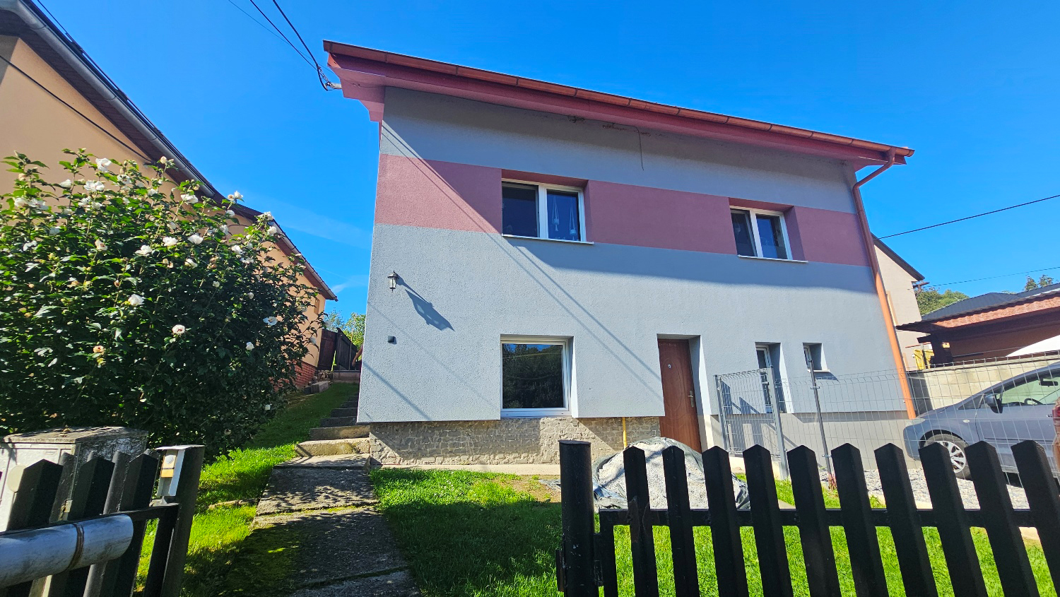 Veľa priestoru, žiadne starosti: zrekonštruovaný 6-izbový rodinný dom, Rudinská medzi ZA a KNM, Cena: 223.900€