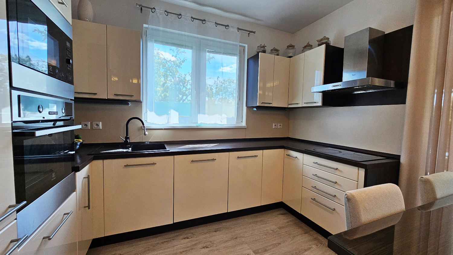 Útulný rodinný dom s upravenou záhradou: 4-izbový bungalov, predaj, Beluša pri Púchove, Cena v RK