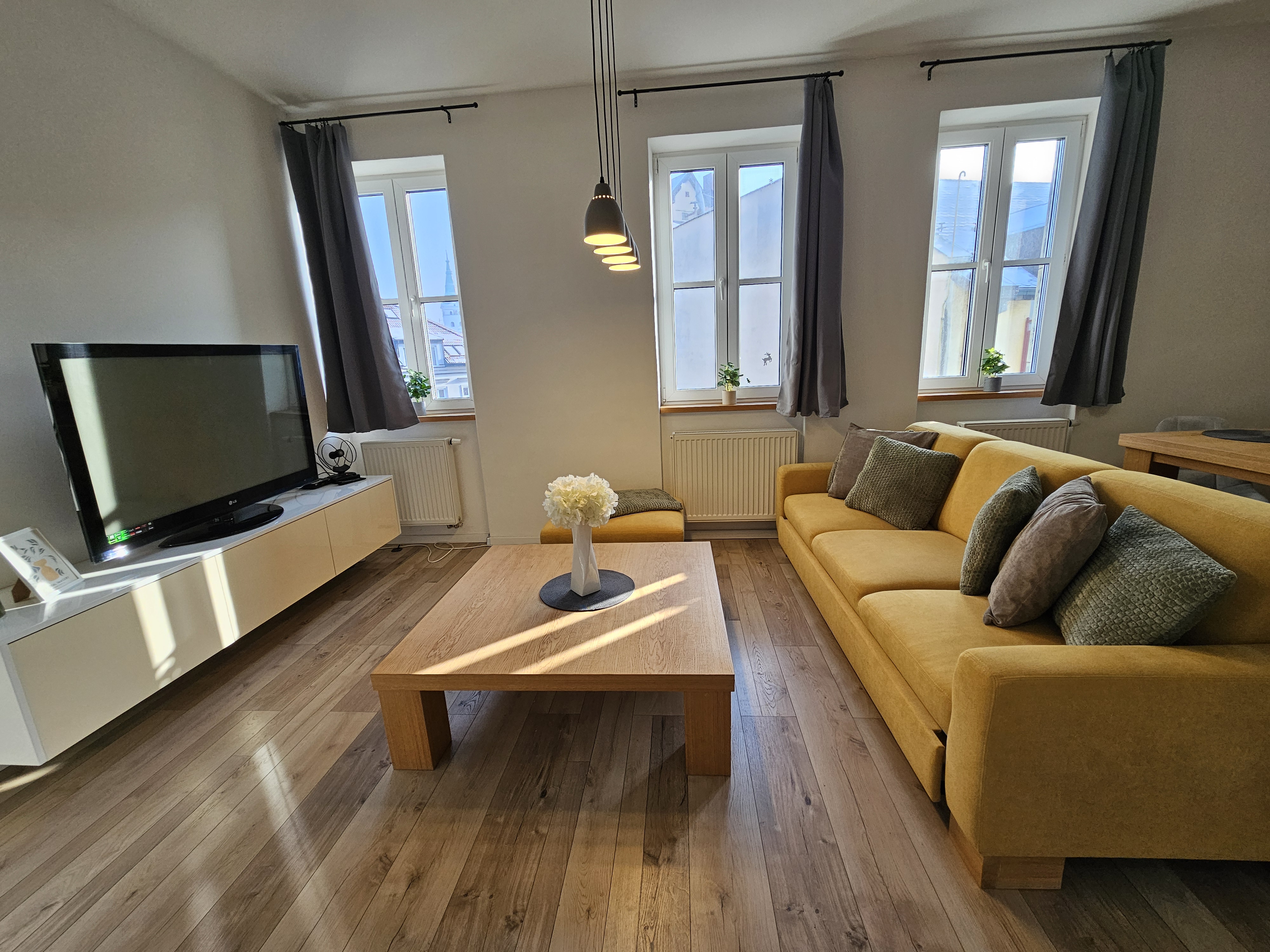 Slnečný 3-izbový byt v srdci mesta, Žilina  Cena: 900€/mes.