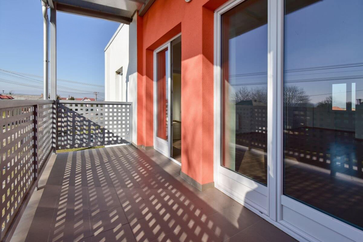 REZERVÁCIA 1NP 102 Svetlý 2 izbový byt v tichom prostredí, štýlové bývanie na skok od prírody v obci Kuraľany