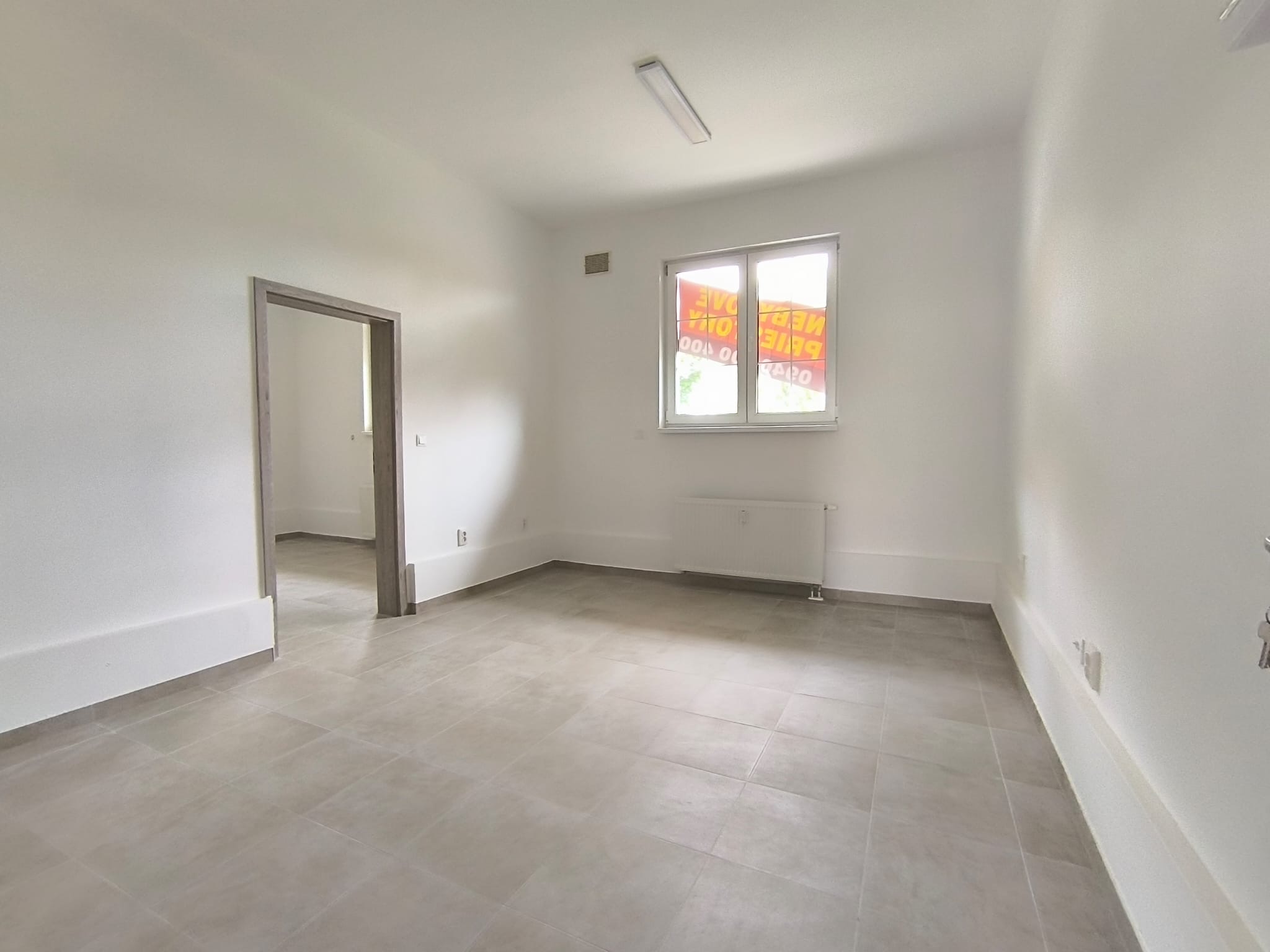 Priestor vhodný pre dve ambulancie na predaj v centre obce Iža, 120,88 m2