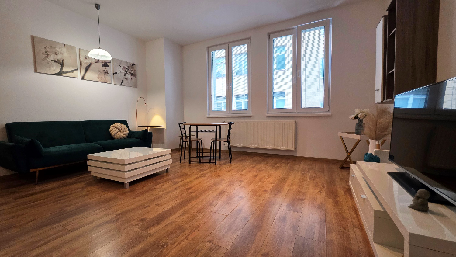 Centrum mesta s vlastným parkovaním: zariadený 2-izbový byt, Žilina - Staré mesto, Cena: 599€