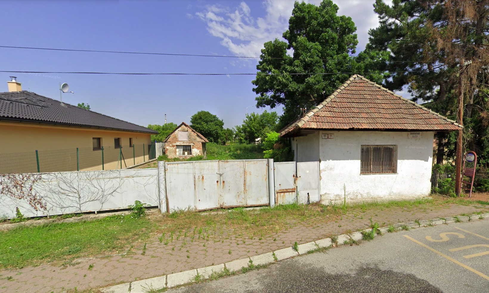 Znížená cena! Stavebný pozemkom 867 m2 so starším RD,  Nitra - Mlynárce, cena: 128.820 EUR