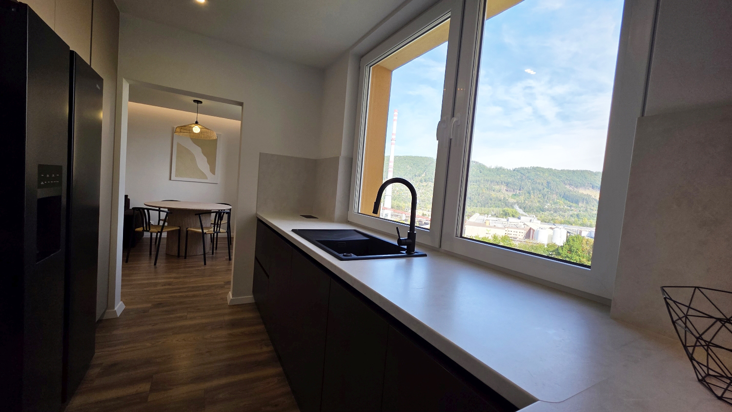 Dve loggie a samostatný šatník: zariadený 3-izbový byt po rekonštrukcii, Žilina - Vlčince I, Cena: 649€/mes bez energií